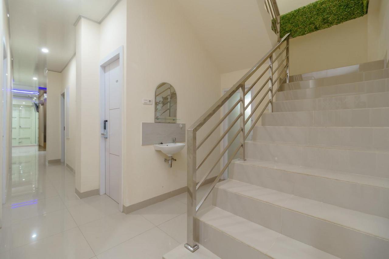Reddoorz Plus Near Rs Rk Charitas 2 פאלמבאנג מראה חיצוני תמונה